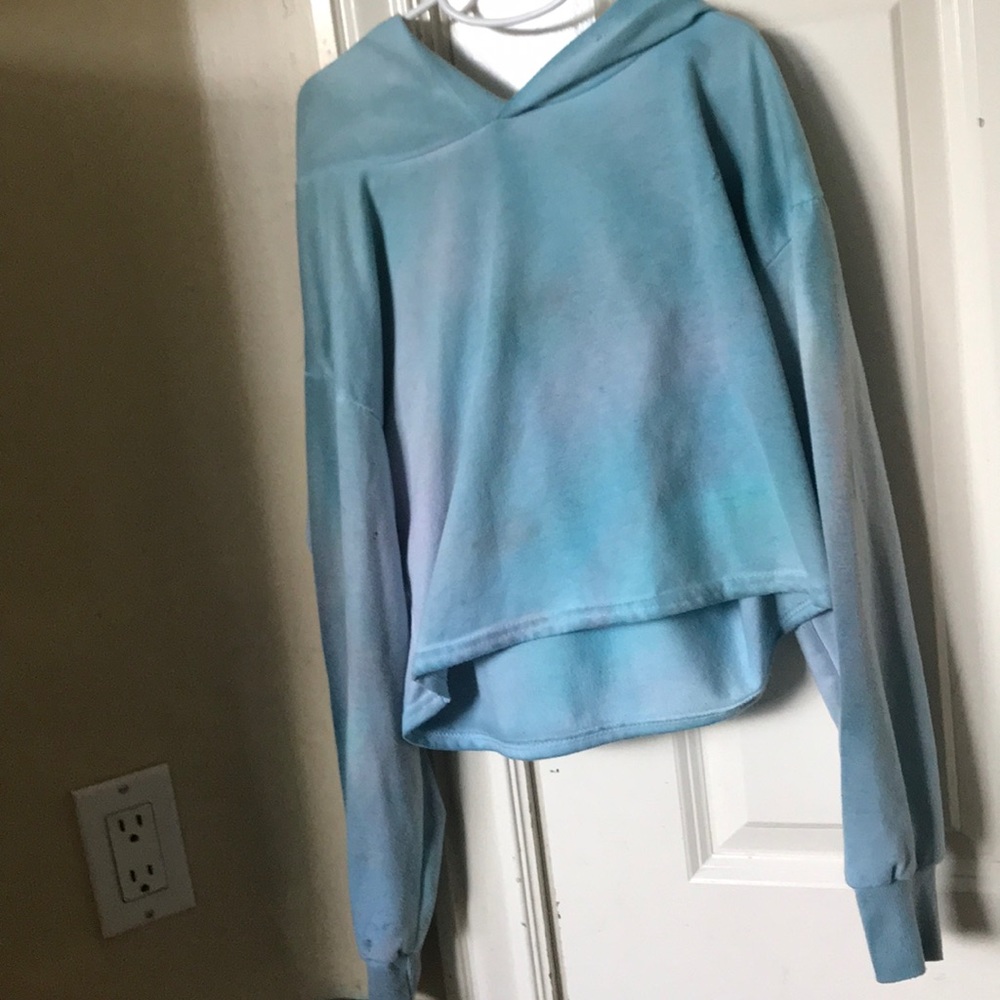 A blue and purple crock top